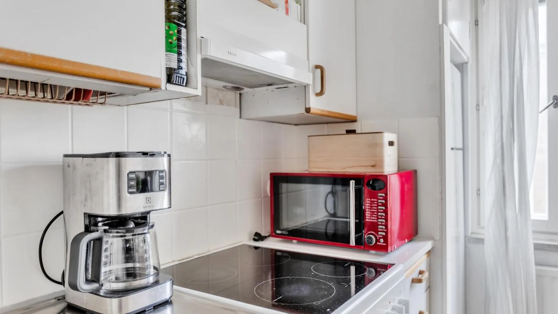 Vibrant And Central W Netflix, Wifi, 200M Tram And Bus Helsinki Finland