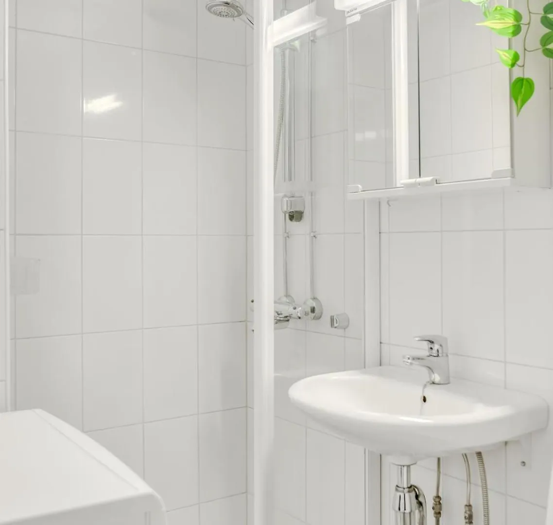 Vibrant And Central W Netflix, Wifi, 200M Tram And Bus Helsinki 0*,